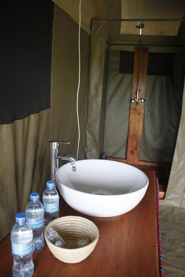 Osero Serengeti Luxury Tented Camp Banagi Exterior photo